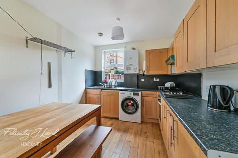 4 bedroom terraced house to rent, Swinnerton Street, LONDON