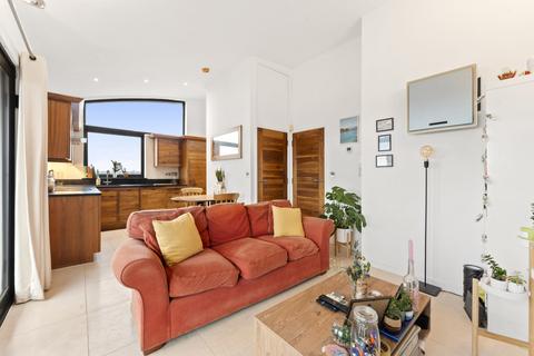 1 bedroom flat for sale, Putney Hill, London, SW15