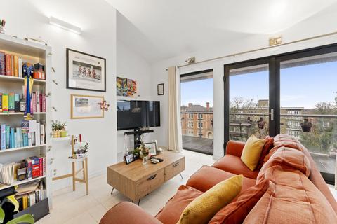 1 bedroom flat for sale, Putney Hill, London, SW15