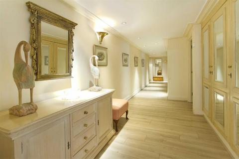 3 bedroom flat for sale, Kensington West, Blythe Road, London, W14