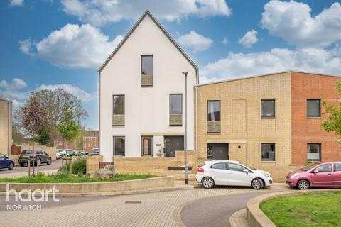 4 bedroom end of terrace house for sale, Shepherd Purse Way, NORWICH