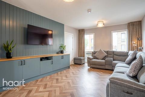 4 bedroom end of terrace house for sale, Shepherd Purse Way, NORWICH