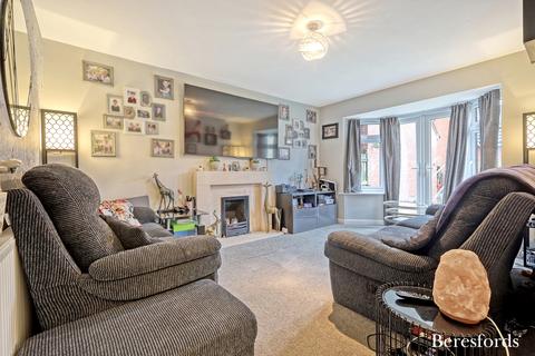 6 bedroom link detached house for sale, Hallett Road, Flitch Green, CM6