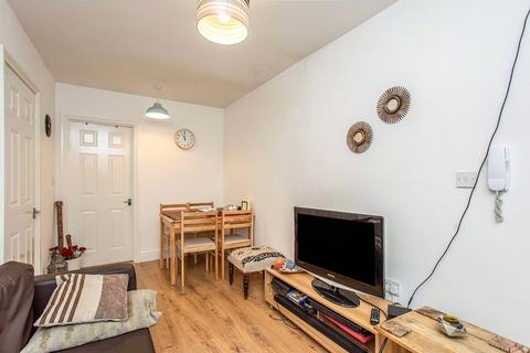 2 bedroom flat to rent, St. Albans Road, Hertfordshire WD17