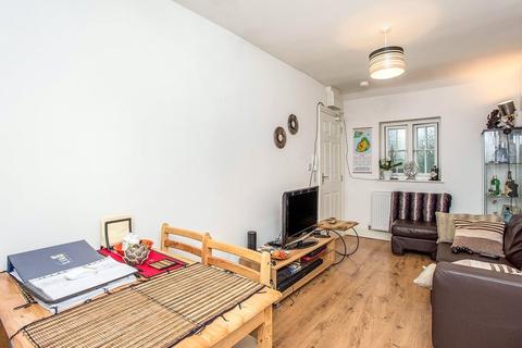 2 bedroom flat to rent, St. Albans Road, Hertfordshire WD17