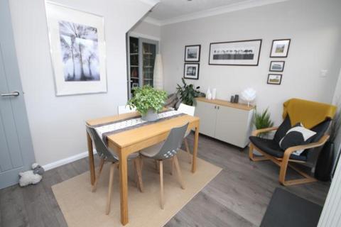 14 Brackendale Parade, Bradford, BD10 0SR