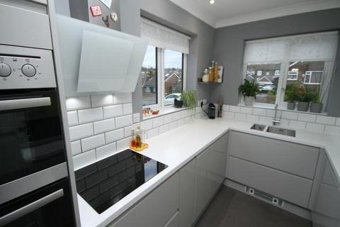 14 Brackendale Parade, Bradford, BD10 0SR