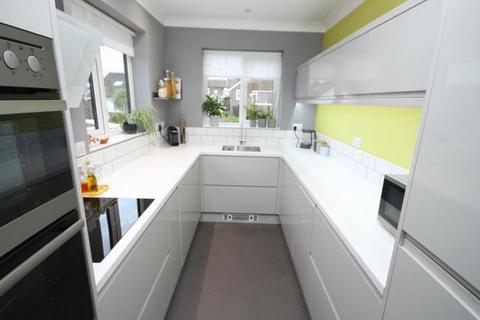 14 Brackendale Parade, Bradford, BD10 0SR