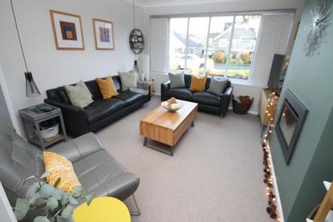 14 Brackendale Parade, Bradford, BD10 0SR