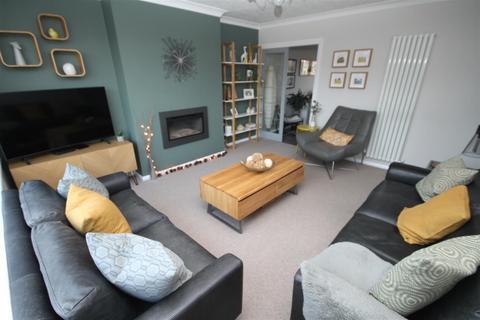 14 Brackendale Parade, Bradford, BD10 0SR