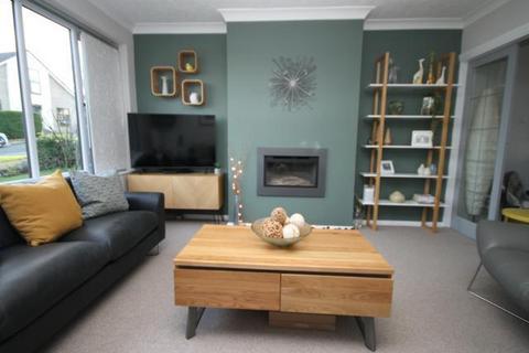14 Brackendale Parade, Bradford, BD10 0SR