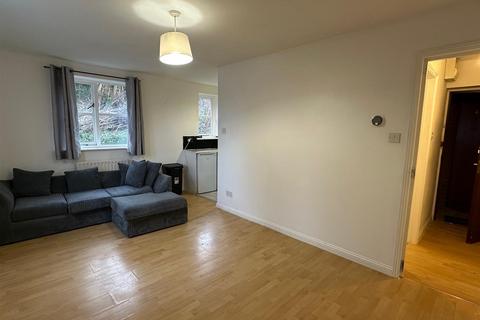 Studio to rent, South Street, Andover