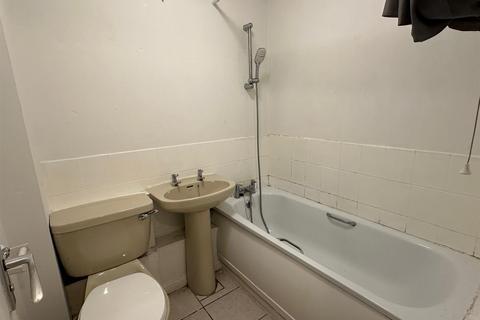 Studio to rent, South Street, Andover