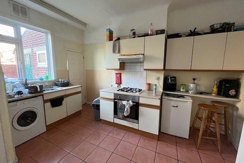 4 bedroom terraced house to rent, Somers Road, Hampshire PO5