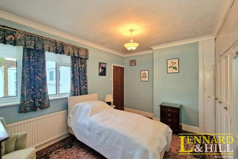 2 bedroom semi-detached bungalow for sale, Chestnut Avenue, Grays RM16