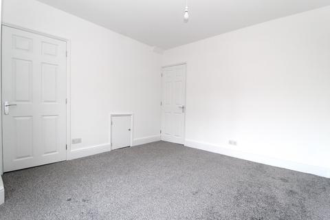 2 bedroom end of terrace house to rent, Kathleen Road, Hull HU8