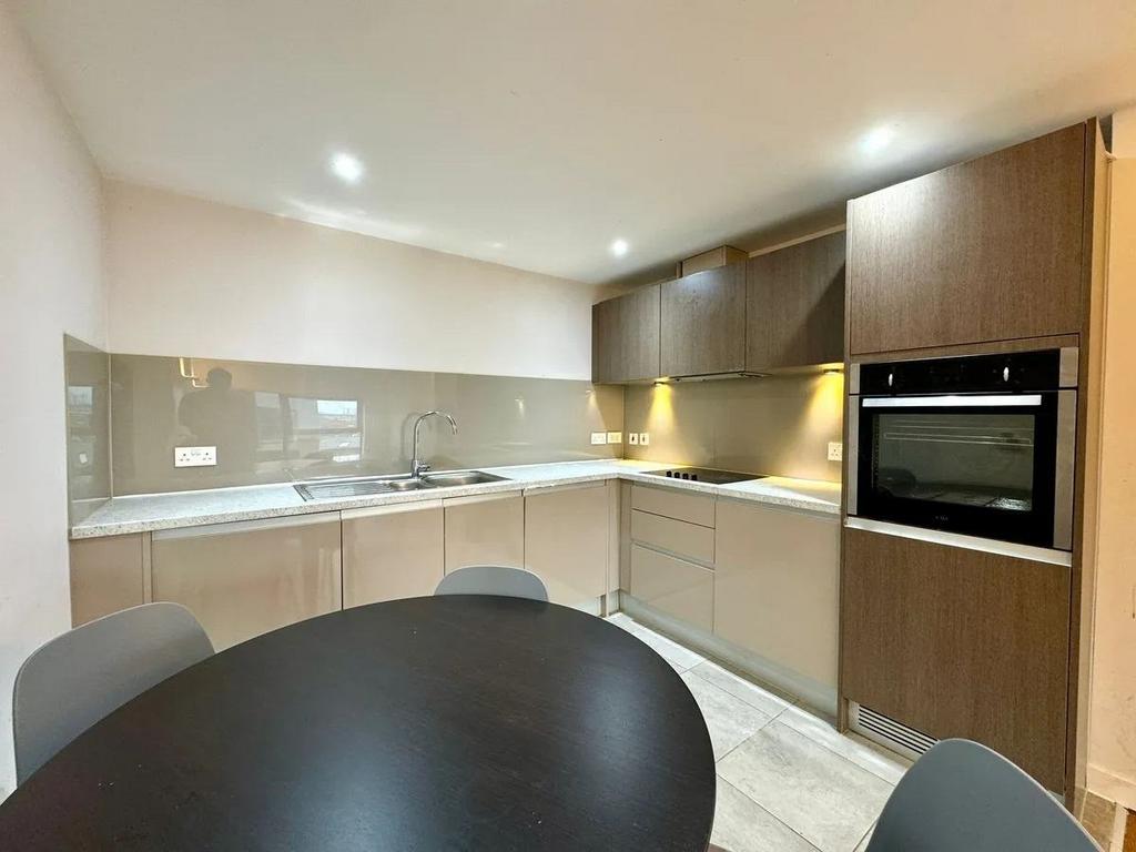 Cobden walk, London SE15 2 BP