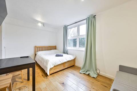 Studio to rent, Spencer Mews, Barons Court, London, W6