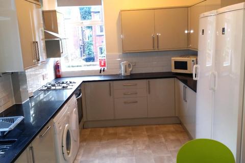 6 bedroom semi-detached house to rent, Harrington Drive, Nottingham NG7