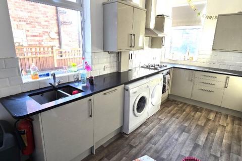 6 bedroom semi-detached house to rent, Harrington Drive, Nottingham NG7