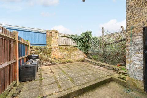 2 bedroom flat to rent, Fenham Road, Peckham, London, SE15