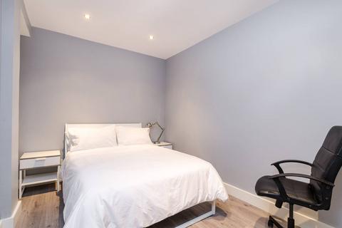 1 bedroom flat to rent, Courtfield Road, South Kensington, London, SW7