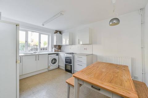 4 bedroom terraced house to rent, Minerva Close, Oval, London, SW9