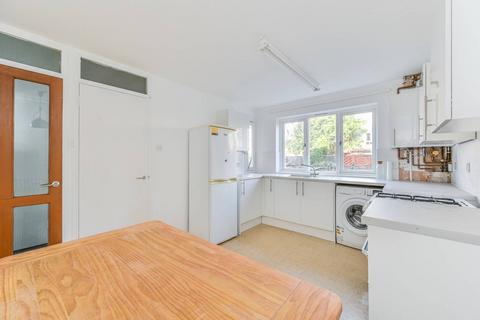 4 bedroom terraced house to rent, Minerva Close, Oval, London, SW9