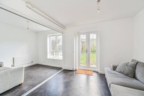 4 bedroom terraced house to rent, Minerva Close, Oval, London, SW9