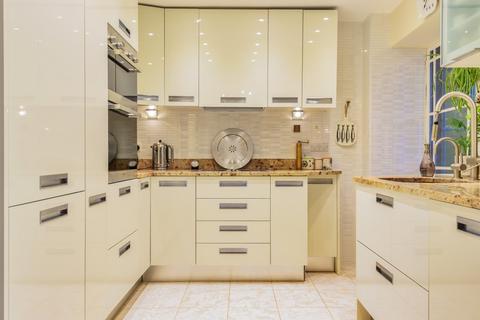 4 bedroom flat for sale, Queensway, Bayswater, London, W2
