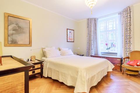 4 bedroom flat for sale, Queensway, Bayswater, London, W2