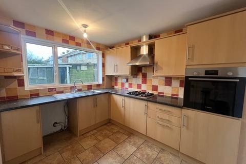 3 bedroom terraced house to rent, Taunton Avenue, Corby, NN18