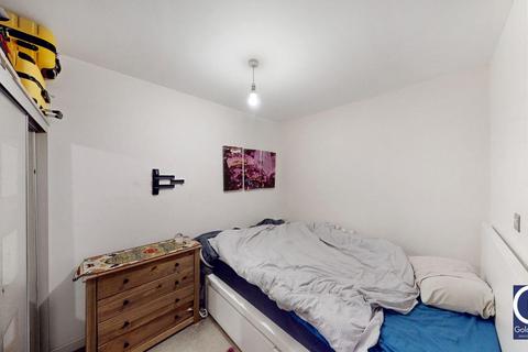 Studio for sale, Cable Street, London