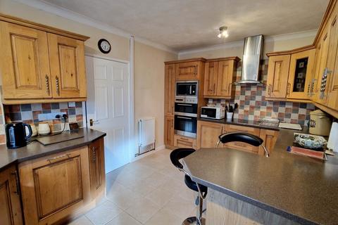 2 The Close, Camelford, PL32 9TW