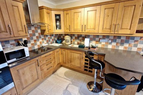 2 The Close, Camelford, PL32 9TW