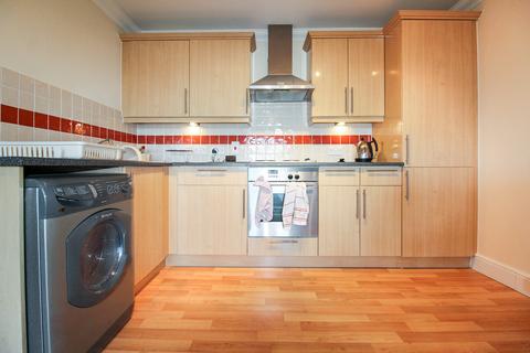 2 bedroom flat to rent, Kingston Road, Epsom KT19