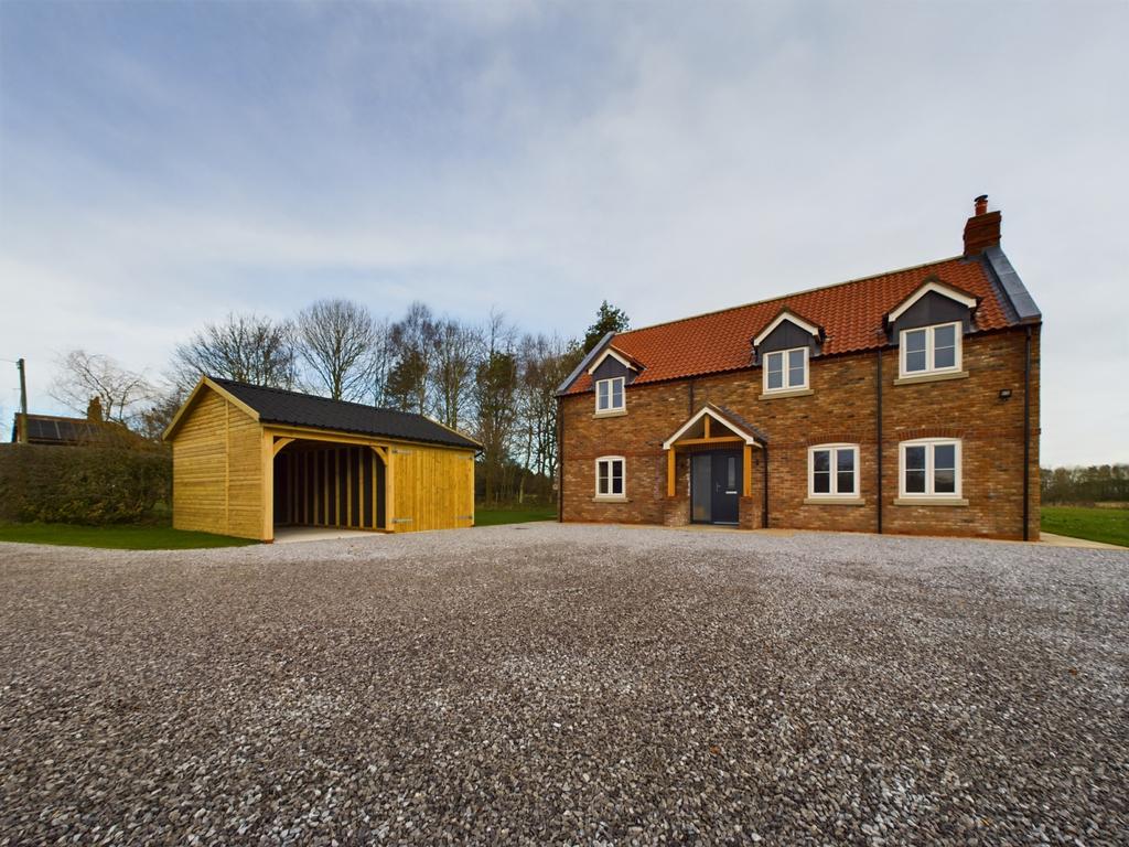 A Four Bedroom Detached House With Paddock   To R