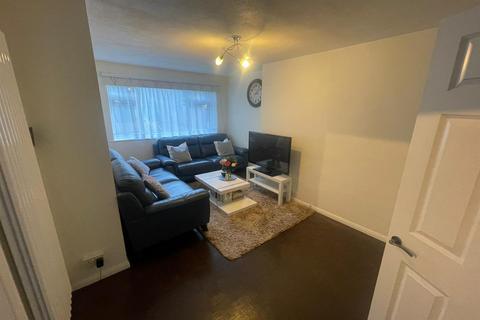 2 bedroom apartment to rent, Meadow Court, Hounslow TW3