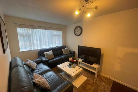 2 bedroom apartment to rent, Meadow Court, Hounslow TW3