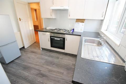 2 bedroom flat to rent, Ferndene Grove, High Heaton, Newcastle Upon Tyne