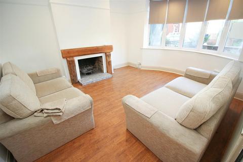 2 bedroom flat to rent, Ferndene Grove, High Heaton, Newcastle Upon Tyne