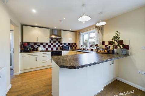 3 bedroom detached house for sale, Roberts Road, Haddenham, Buckinghamshire