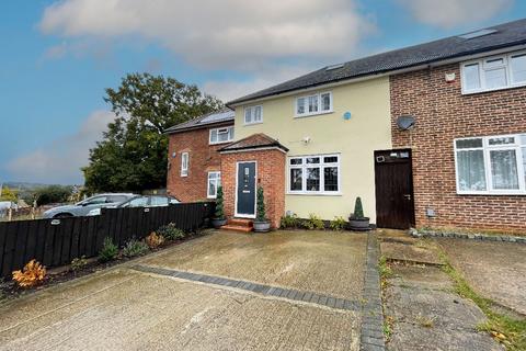 3 bedroom terraced house for sale, Wigton Way, Romford