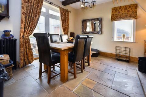 3 bedroom detached house for sale, Ouchthorpe Lane, Wakefield, West Yorkshire