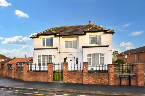 3 bedroom detached house for sale, Ouchthorpe Lane, Wakefield, West Yorkshire