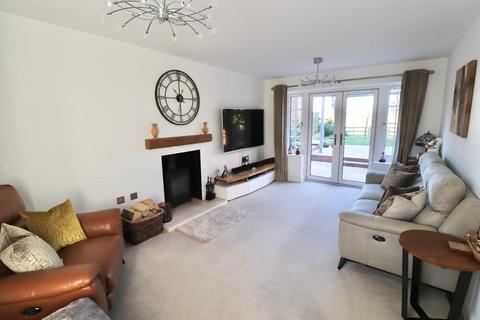 4 bedroom detached house for sale, Flore, Northampton NN7