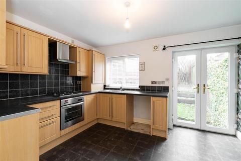 4 bedroom end of terrace house for sale, Dykes Way, Gateshead