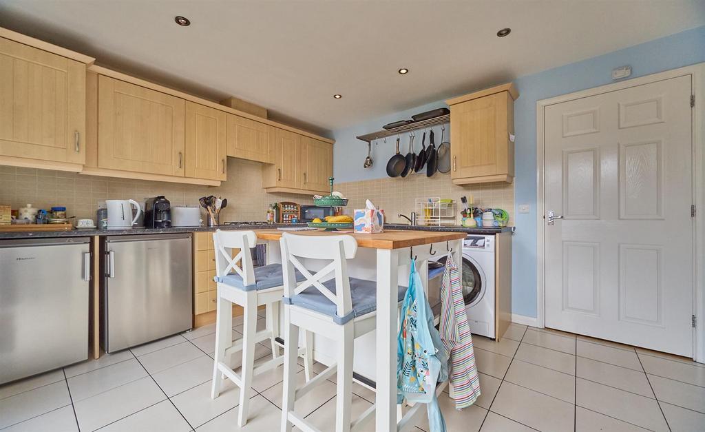 Fitted dining kitchen to rear