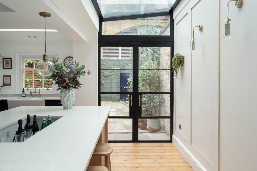 247830 - ROUPELL-STREET-11.jpg