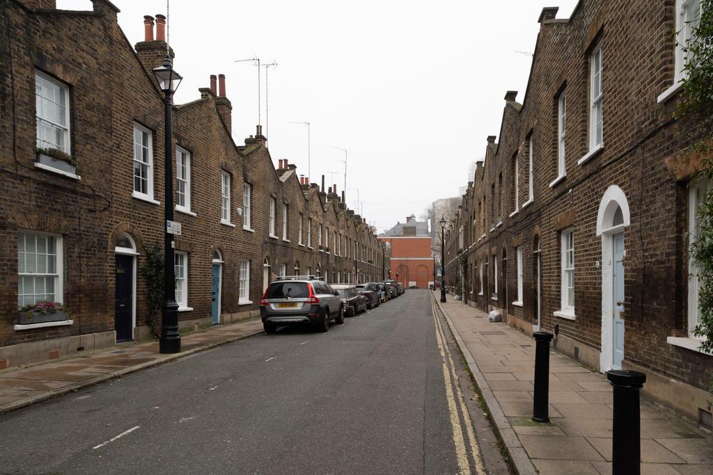 247820 - ROUPELL-STREET-01.jpg